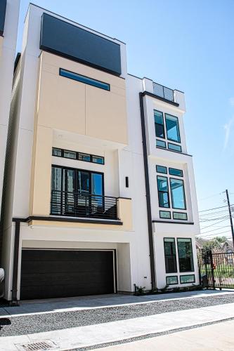Spacious 3Bed 2King 3Bath Rooftop Free Wifi in Houston, USA