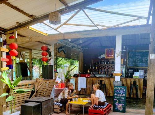 Quầy bar/Pub, The Bear Bungalow in Kampot