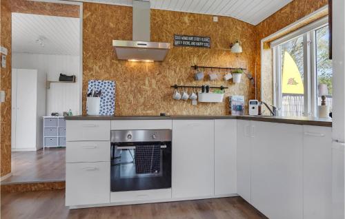 Kitchen, Beautiful Home In Haderslev With Wifi in Hejsager