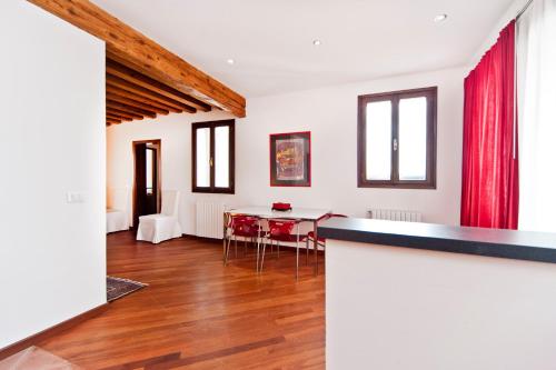 Venice Heaven Apartments - Ca Giulia with private TERRACE sanitize with OZONE - image 14