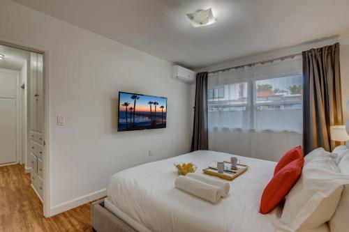 Walk To Beach 2BR Top Location - AA in San Clemente, USA