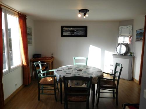 Les Gites Bleus de Lannion - avec cuisine- in ลันนิยง