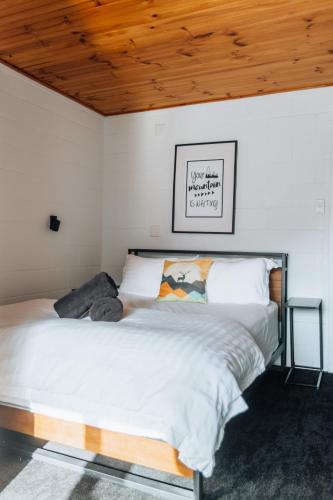 Lakeside Falls Creek Room Type - Queen Room with Balcony