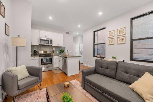 Prime OTR off Vine St, Lux Full Bed, Fast WiFi, Fully Equipped, 50in TV, Sleeps 4ppl in Cincinnati, USA
