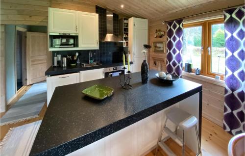 virtuve, 2 Bedroom Awesome Home In Rishult in Kvinnhult