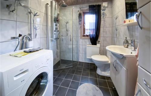 Vannas istaba, 2 Bedroom Awesome Home In Rishult in Kvinnhult