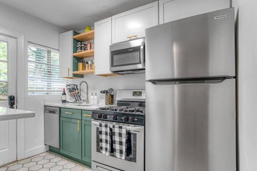 Charming Getaway, Minutes to Everything! in Charlotte, USA