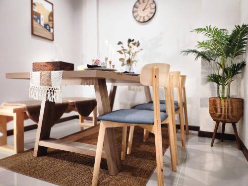 Asoke’s Hidden Gem - Cozy Stay Next to the Park! - image 14