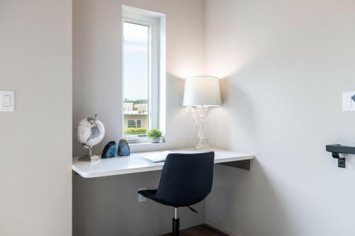 Brand New Fully Updated Condo 908 Brand New Fully Updated Condo 908