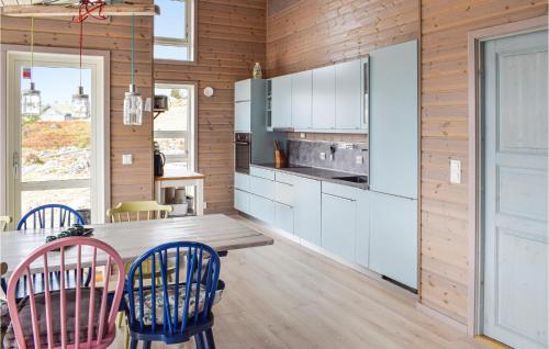 Kitchen, 4 Bedroom Beautiful Home In Sjusjøen in Sjusjoen