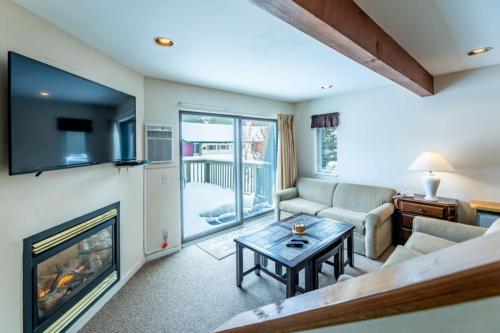 4BR Private Townhouse at Smugglers Notch Resort condo in Jeffersonville, USA