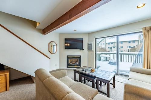 4BR Private Townhouse at Smugglers' Notch Resort condo in Jeffersonville (VT)
