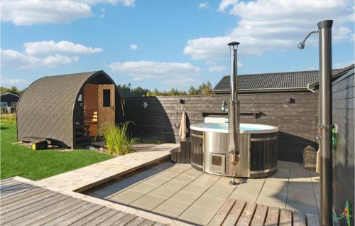  Amazing Home In Glesborg With Wifi in Glesborg