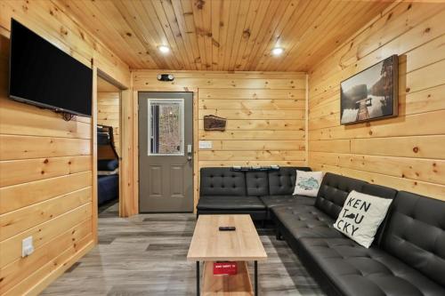 Cozy Cabin Near Lake Nolin Peaceful Getaway in Cub Run, USA