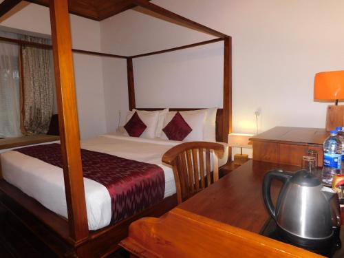 Double Room with Lake View image 5