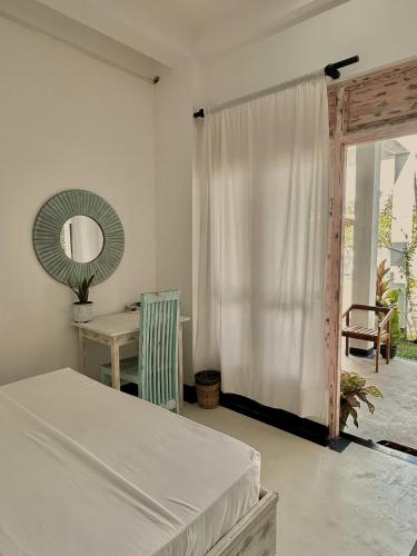 Small Double Room image 7