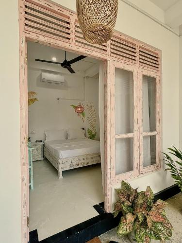Small Double Room image 6