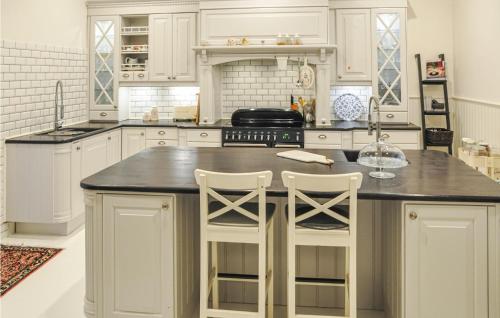 Kitchen, Nice Home In Segmon With Kitchen in Grums