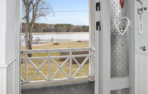 View, Nice Home In Segmon With Kitchen in Grums