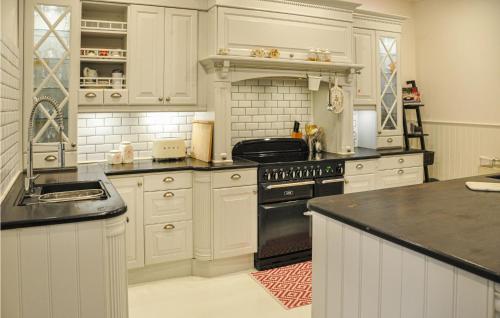 Kitchen, Nice Home In Segmon With Kitchen in Grums