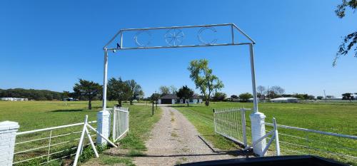 Modern 10 Acre Horse Ranch-Walk to Lake Ray Robert in Pilot Point, USA