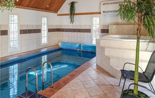 Swimming pool, Amazing Home In Kopingsvik With Sauna in Kopingsvik
