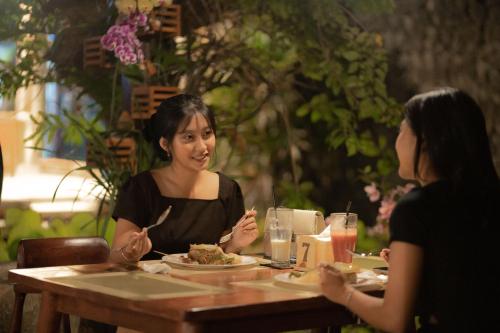 مطعم, The Central Lovina  in لوفينا بيتش