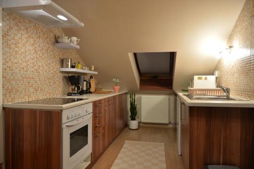 ห้องครัว, Sopron Eszter Apartman in อุยเตเลกี กุลวารอส