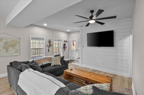 Spacious Home Perfect for Family Getaways in Cub Run, USA