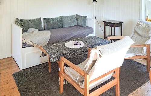 Gorgeous Home In Vargarda With Wifi in Gundlered