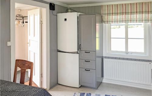 virtuve, Gorgeous Home In Vargarda With Wifi in Gundlered