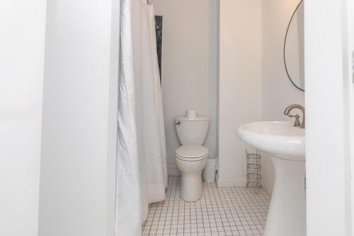 1-BDRM Apartment - Heart of Downtown & Wynwood in Miami, USA