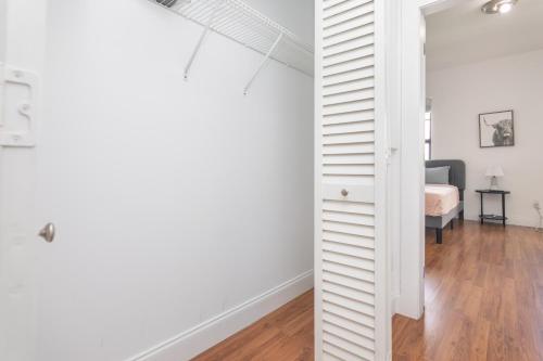 1-BDRM Apartment - Heart of Downtown & Wynwood in Miami, USA