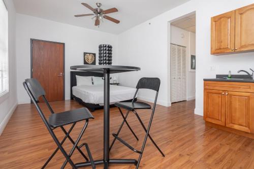 1-BDRM Apartment - Heart of Downtown & Wynwood in Miami, USA