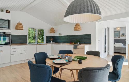 kuhinja, Cozy Home In Gørlev With Kitchen in Ornum