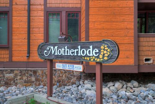 Two-Bedroom Apartment room in Motherlode C9 condo