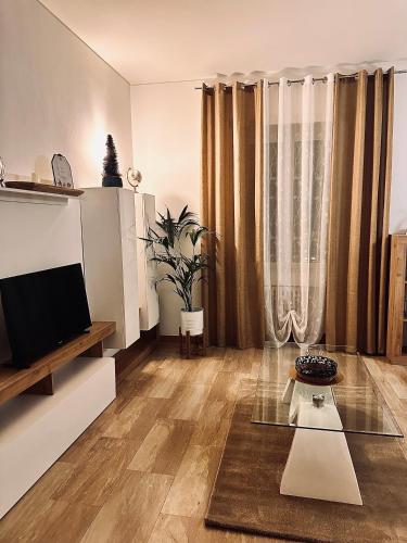One-Bedroom Apartment image 9