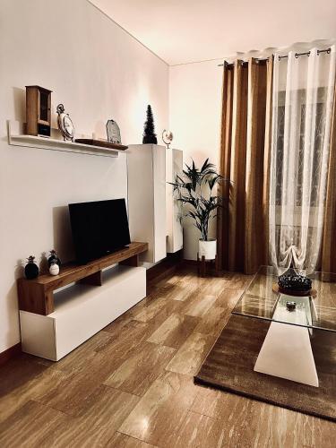 One-Bedroom Apartment image 4