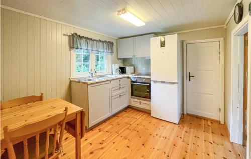 köök, Nice Home In Sagstua With Lake View in Dyrrud
