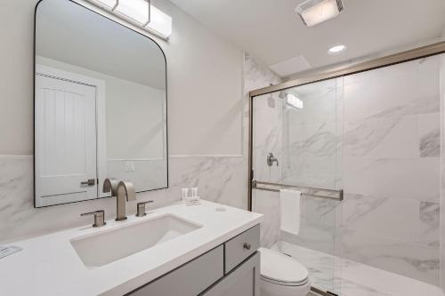 Three-Bedroom Apartment image 9