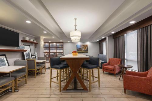 Hampton Inn Charlottesville - image 5