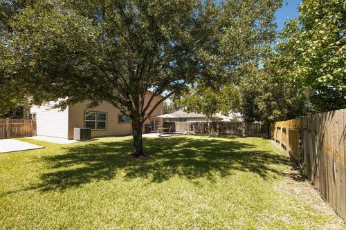 Big and cozy bedrooms with gorgeous backyard! in Round Rock, USA