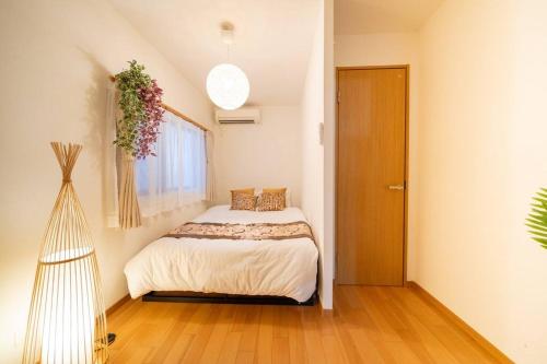Seibu Shinjuku Station 2 min walk Shin-Okubo Station 6 min walk,4 people can stay ISJ35