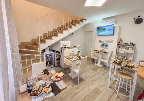 Deluxe Double Room with Balcony and Sea View image 6