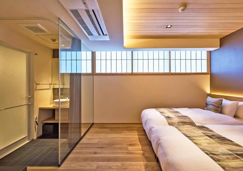 Superior Twin Room image 10