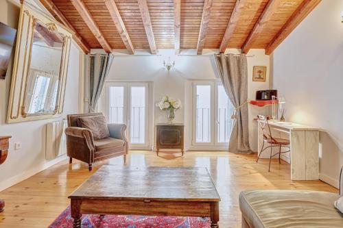 2 bedrooms, 5 beds