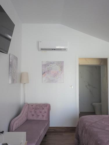 Double Room with Private Bathroom image 9