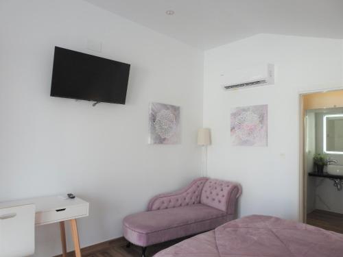 Double Room with Private Bathroom image 8