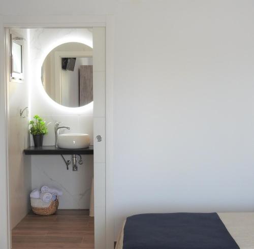 Double Room with Private Bathroom image 5