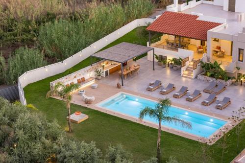Quiet Villa Aviana,garden, heated pool,BBQ,jacuzzi